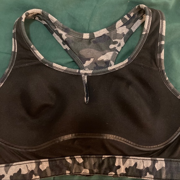 FABLETICS Sylvia adjustable sports bra in Moss Camo - Picture 7 of 10